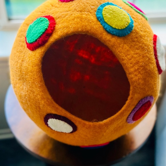 Colorful Felt Cat Bed - Picture 3 of 4